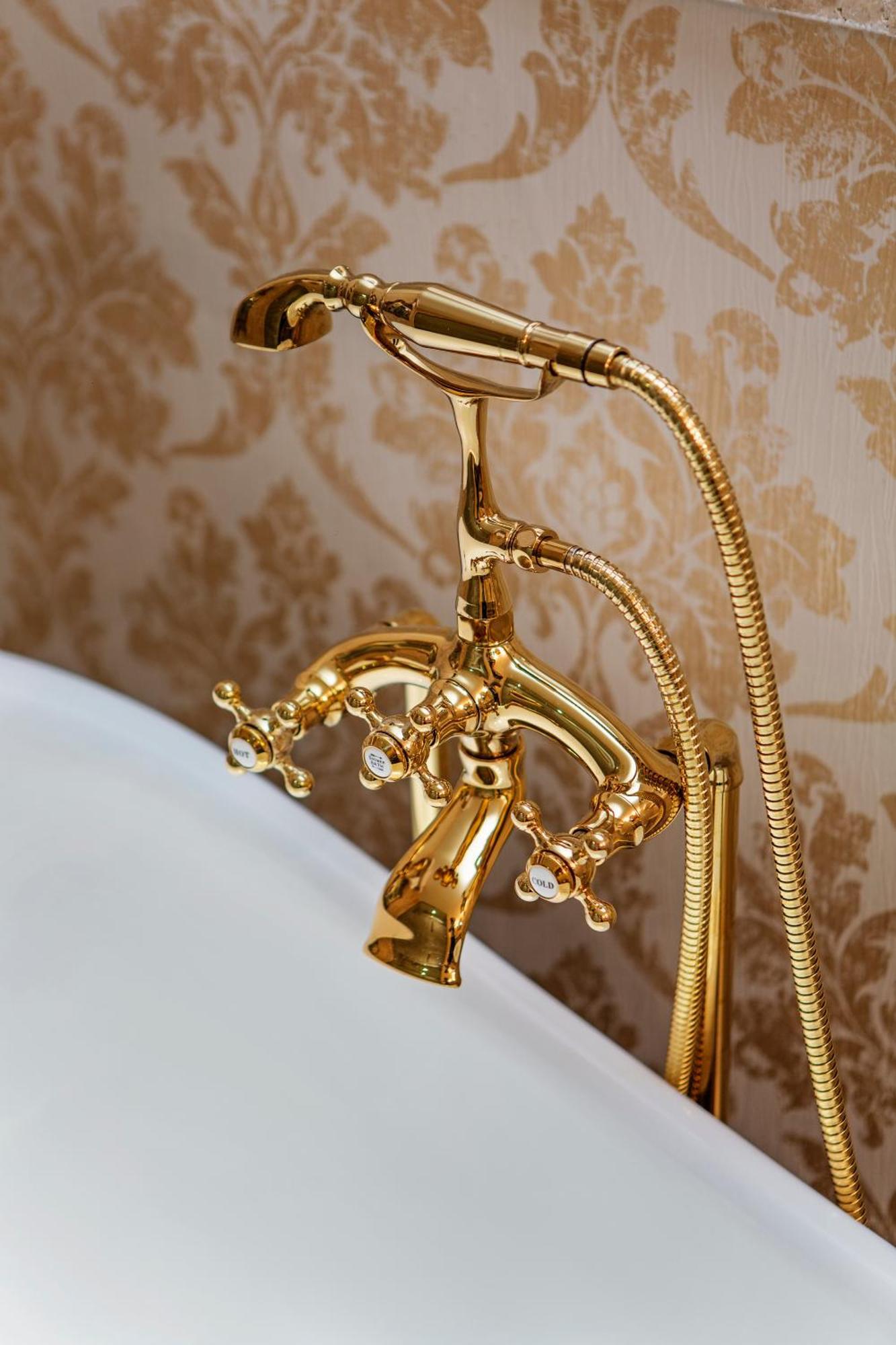 Готель Elegance East 4*
