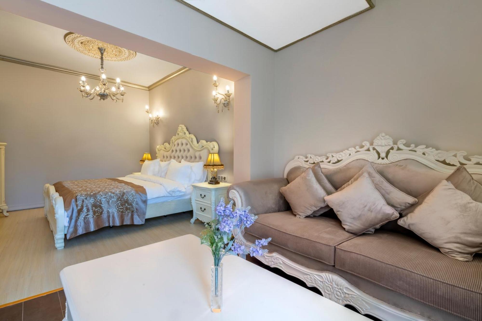Готель Elegance East