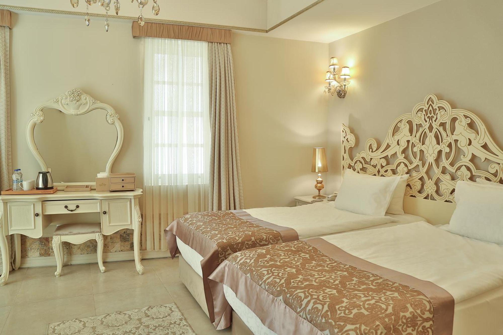 Готель Elegance East