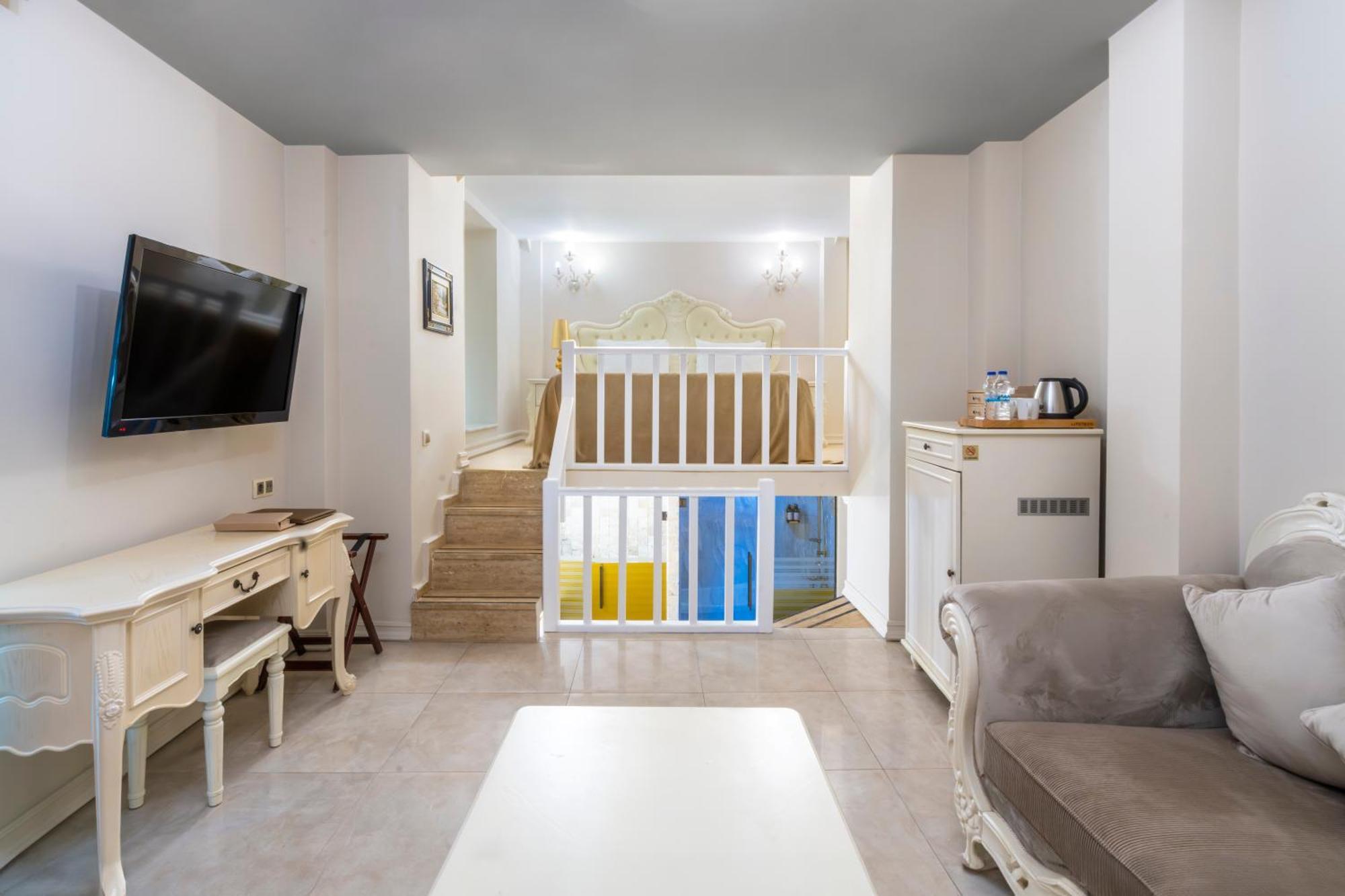 Готель Elegance East 4*