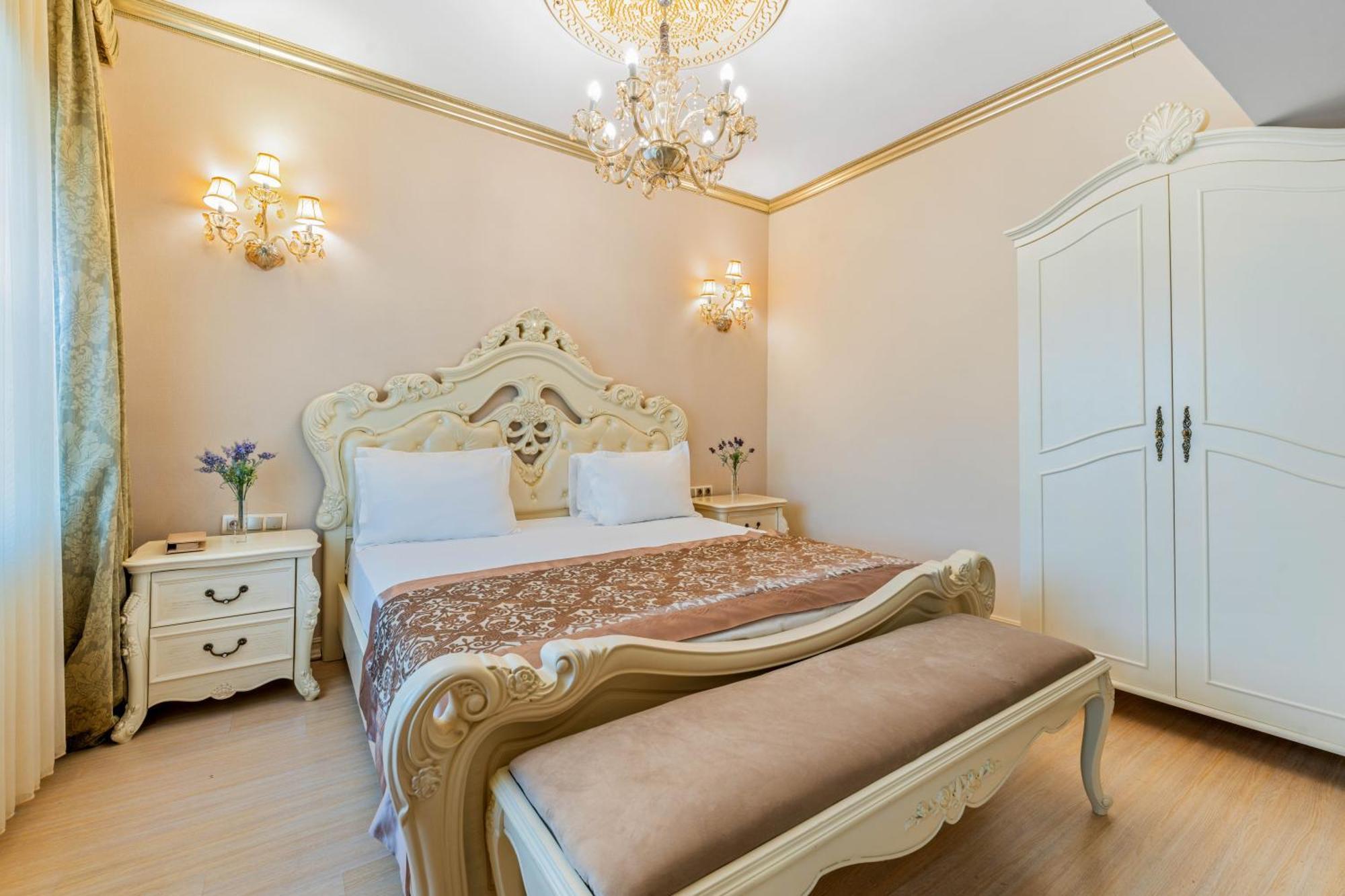 Elegance East Готель