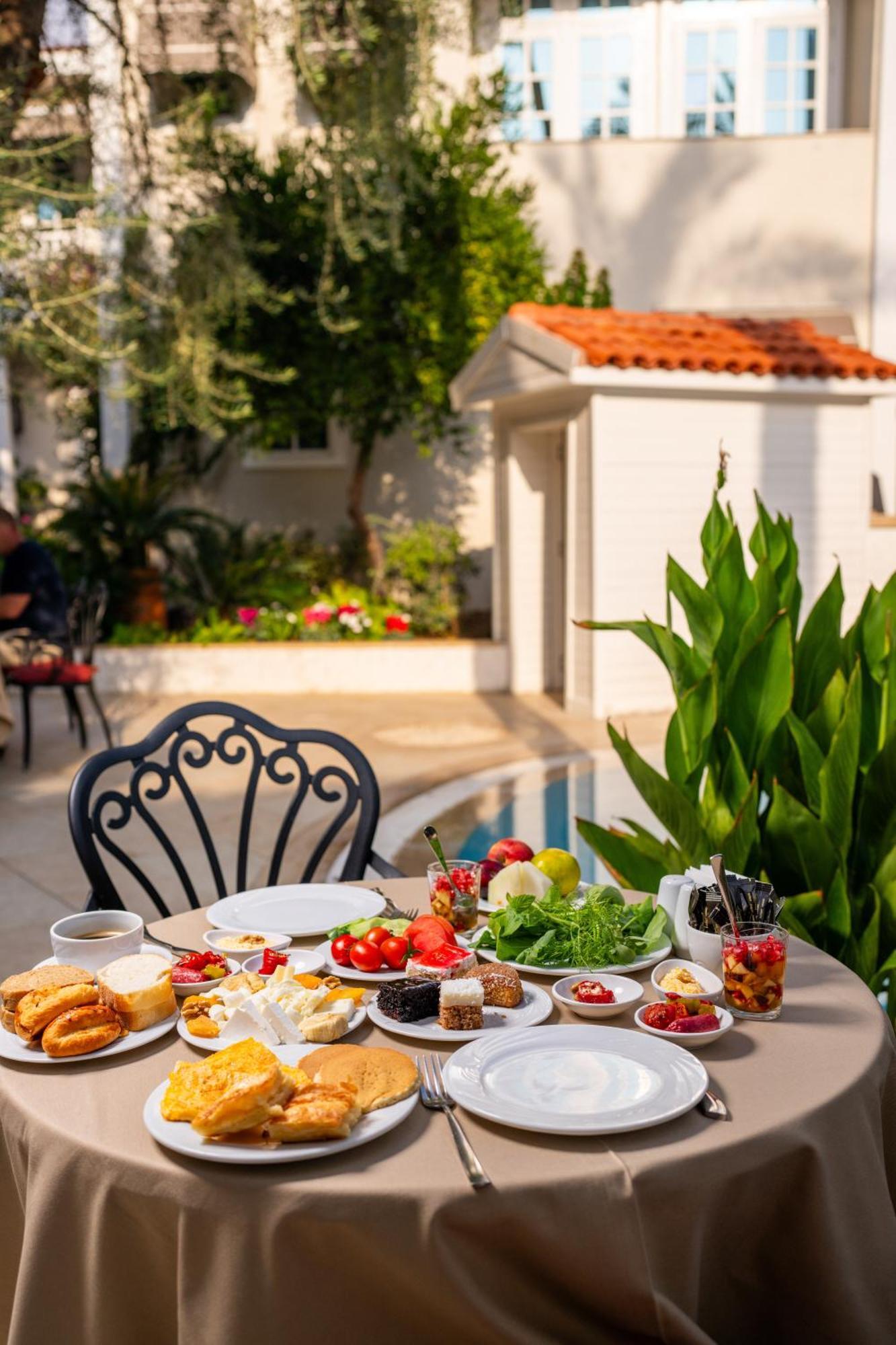 Готель Elegance East 4*