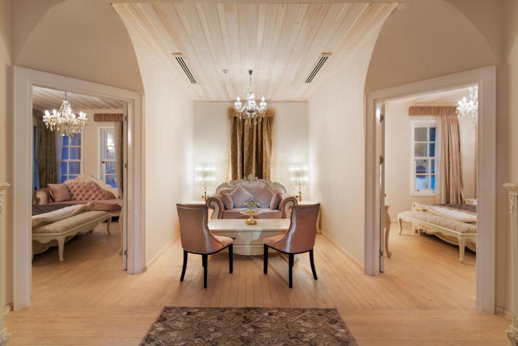 Готель Elegance East 4*