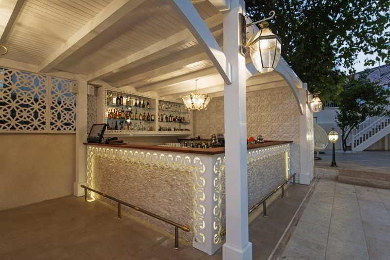 Elegance East מלון 4*