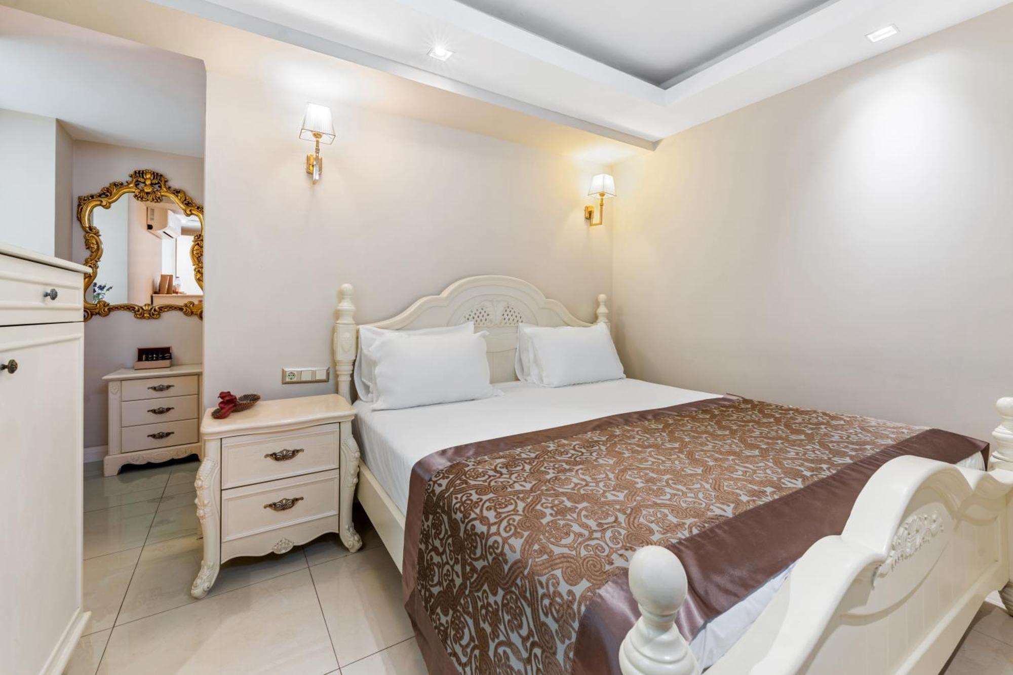 Elegance East מלון 4*
